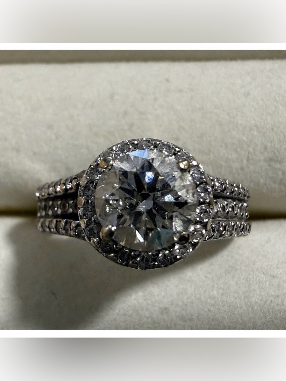 Classic Halo Round-Cut Natural Diamond Engagement/wedding Ring - 1.2 carat I SI2